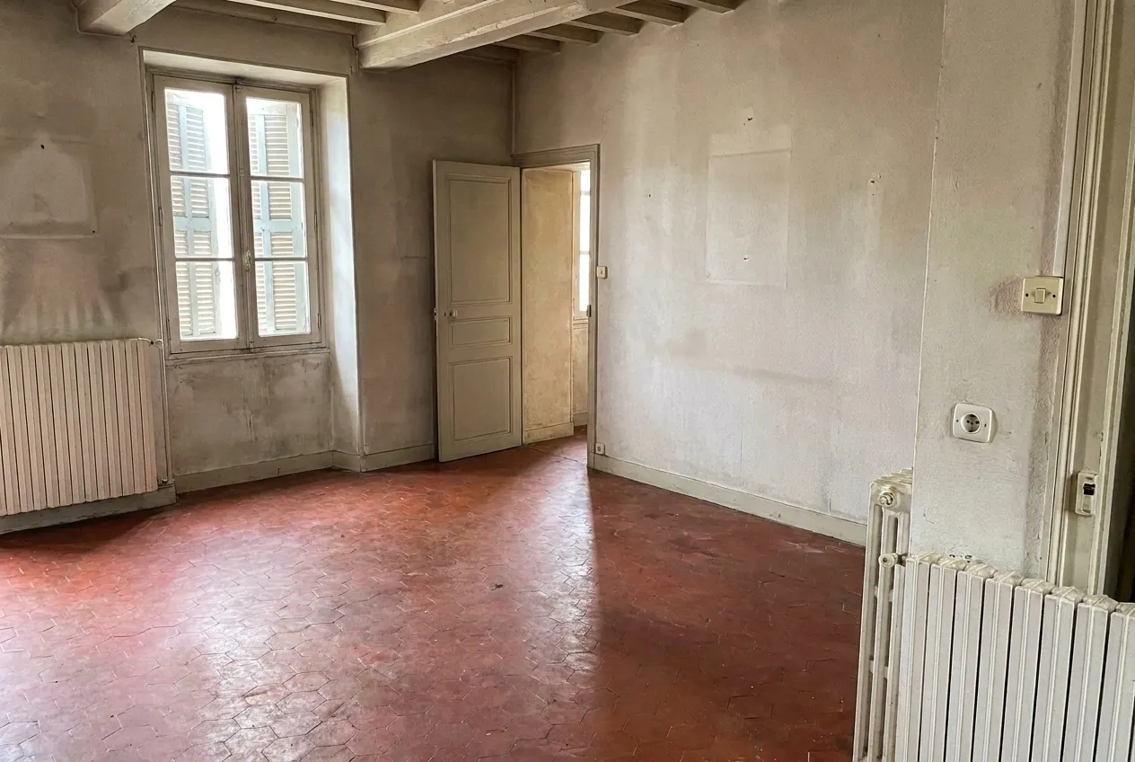 Maison de succession avec remise au Logis-Neuf, à Allauch, après le débarras